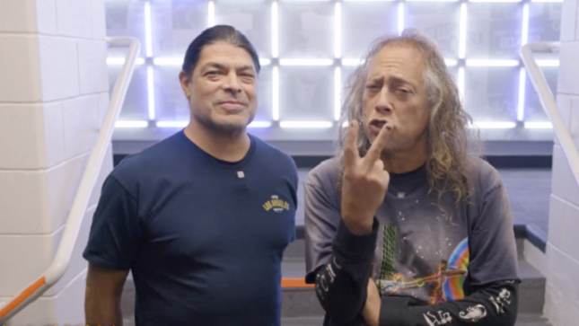 METALLICA - Video From Blackened Whiskey Bottle Signing Session With KIRK HAMMETT And ROBERT TRUJILLO Available