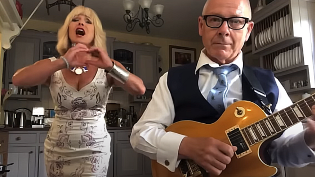 ROBERT FRIPP & TOYAH Perform "Dance In The Hurricane" For Sunday Lunch 