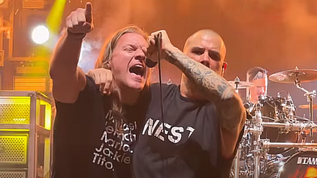 FOZZY Frontman CHRIS JERICHO Joins PANTERA On Stage For "Walk" In Tampa (Video)