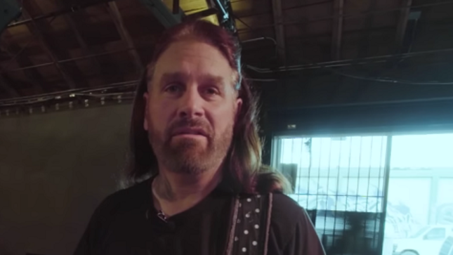 VIO-LENCE / KERRY KING Guitarist PHIL DEMMEL Shares Guitar Rig Rundown Video