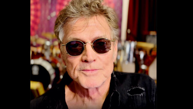 DEF LEPPARD's RICK ALLEN Credits Producer MUTT LANGE With Lifting Him Up After Losing His Arm In 1984 Car Accident - "He Helped Me Really Dig In And Find The Power Of The Human Spirit"; Video