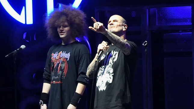 PHIL ANSELMO Points Out Young DIMEBAG DARRELL Lookalike At PANTERA's Baltimore Concert, Invites Him Up To Sing; Video