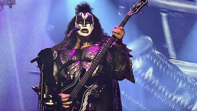 GENE SIMMONS Looks Back On Final KISS Show - "You Wanna Get Off That Stage While The Getting's Good; We Did This At The Right Time" (Video)