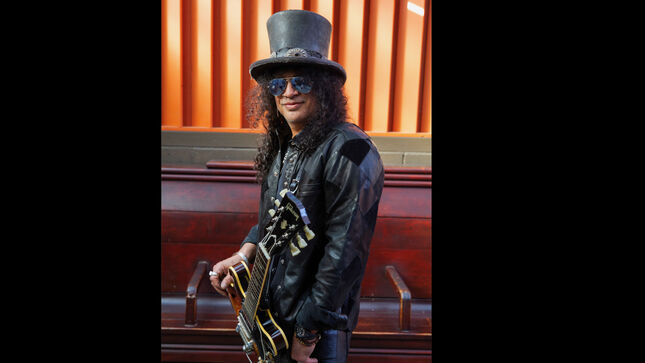 SLASH Says Working With AC/DC’s BRIAN JOHNSON, AEROSMITH’s STEVEN TYLER Was “Very Spontaneous” And “Inspired In The Moment”