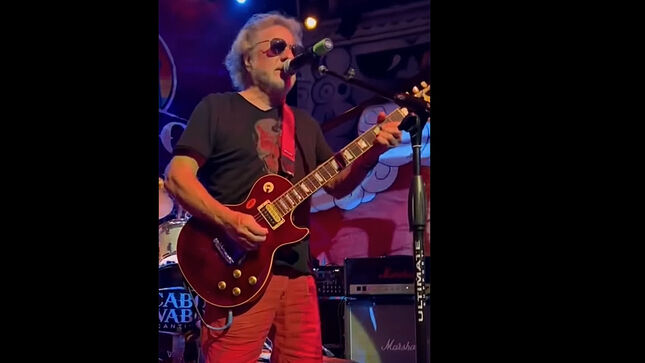 SAMMY HAGAR Pays Tribute To TOBY KEITH With "I Love This Bar" Performance; Video