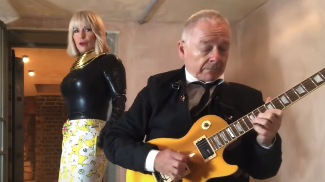 Watch ROBERT FRIPP & TOYAH Give A "Whole Lotta Love" With Sexy LED ZEPPELIN Cover