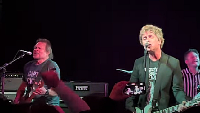 MICHAEL ANTHONY Performs VAN HALEN And KISS Classics With BILLIE JOE ARMSTRONG And MIKE DIRNT Of GREEN DAY; Fan-Filmed Video Streaming