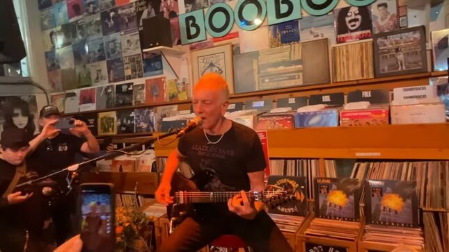 DEF LEPPARD – PHIL COLLEN Performs At California’s Boo Boo Records To Celebrate Pyromania’s 40th Anniversary; Video