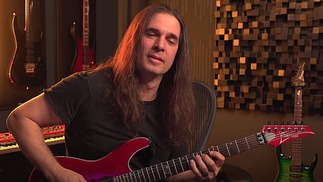 Former MEGADETH Guitarist KIKO LOUREIRO Shares His Practice Routine And Future Plans In New Livestream Video