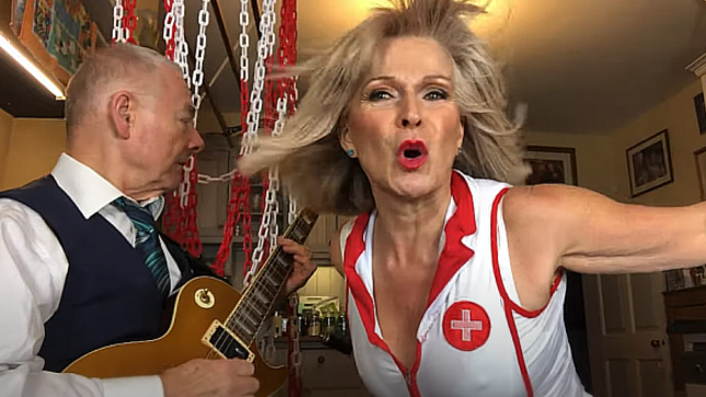 ROBERT FRIPP & TOYAH Share Throwback Cover Of ALICE COOPER Classic "Poison" For Sunday Lunch (Video)