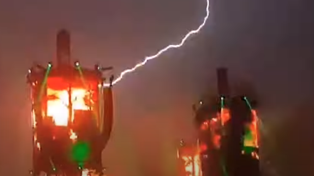 METALLICA Battle Heavy Rains, Lightning In Munich; Video, Setlist