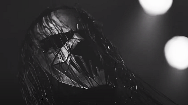 SLIPKNOT Guitarist MICK THOMSON Answers The Internet's Most Searched Questions About Himself (Video)