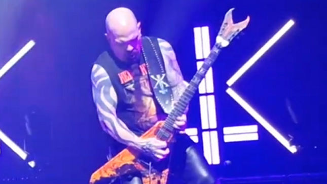 KERRY KING Celebrates His 60th Birthday Kicking Off European Leg Of From Hell I Rise Tour In Netherlands; Fan-Filmed Video