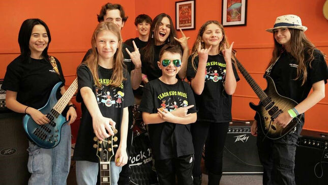 TEACH KIDS MUSIC ALL STAR BAND Cover IRON MAIDEN And AC/DC With Help From Peavey; Video