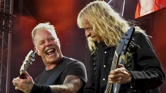 METALLICA Share Official Live Video For "Am I Evil?" Featuring DIAMOND HEAD's BRIAN TATLER