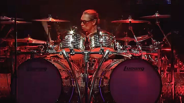 SAMMY HAGAR On ALEX VAN HALEN Joining Upcoming Tour - “We Reached Out To Him A Dozen Times Before This Tour, In Every Way - No Response"