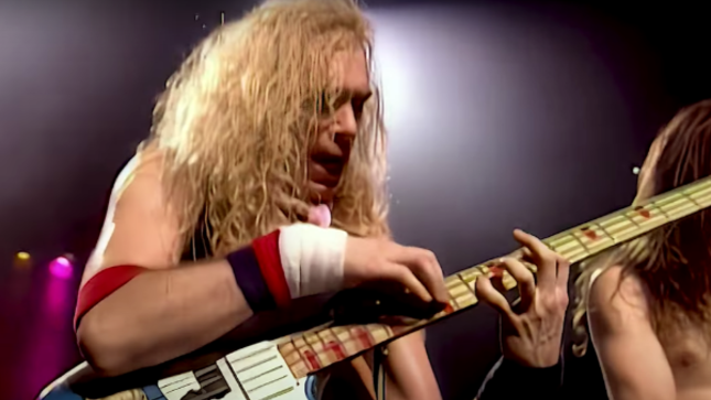 MR. BIG Bassist BILLY SHEEHAN Looks Back On 1990 Live Album Raw Like Sushi - "Our Recording Budget For The Whole Show Was $7.95" (Video)