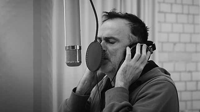 BLIND GUARDIAN Share HANSI KÜRSCH Vocal Recording Session Video For SALTATIO MORTIS Single "Darkenguard"
