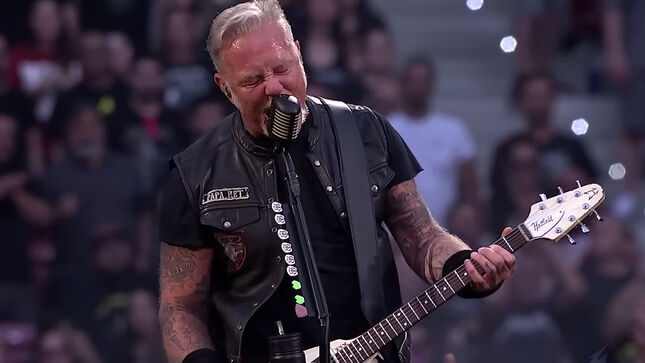 Watch METALLICA Perform 