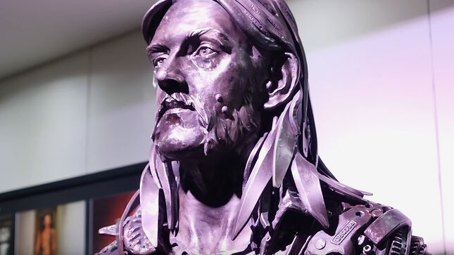 Sculptor ALAN WILLIAMS On MOTÖRHEAD Legend's Memorial Bust - "We Wanted To Capture The Youthful Lemmy"; Video