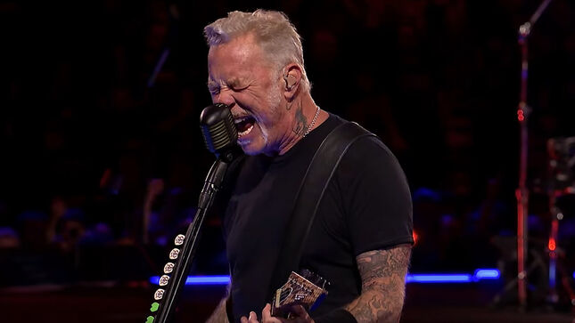 Watch METALLICA Perform 