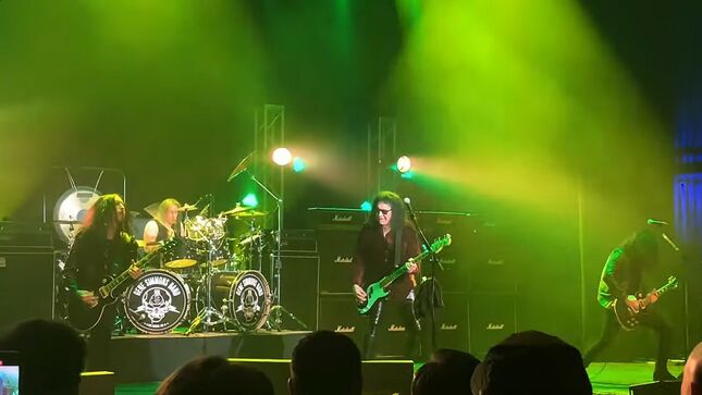 KISS' GENE SIMMONS Performs “Deuce”, MOTÖRHEAD’s “Ace Of Spades” In North Tonawanda; Fan-Filmed Video Available 