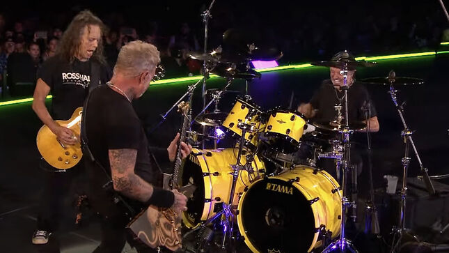 METALLICA Performs 