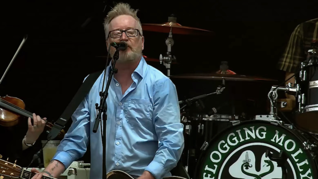 FLOGGING MOLLY Singer DAVE KING Talks Celtic Punk, FASTWAY, MOTÖRHEAD History - “FAST” EDDIE CLARKE Never Reunited With LEMMY “Because Of Me”