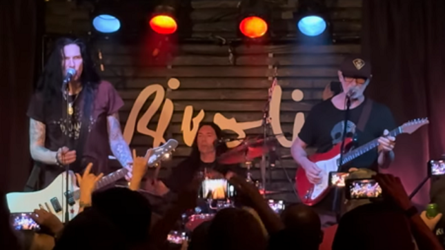 TOQUE Joined On Stage In Toronto By KIM MITCHELL; Fan-Filmed Video