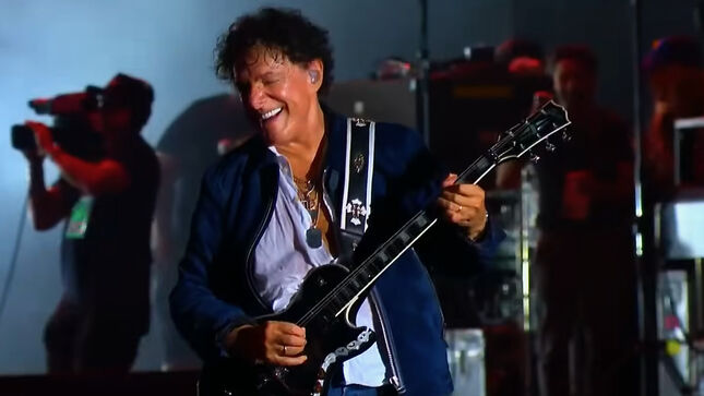 NEAL SCHON Defends ARNEL PINEDA's Rock In Rio Performance, Blames AVENGED SEVENFOLD For JOURNEY's Sound Issues - "It's A Bullsh!t Move"