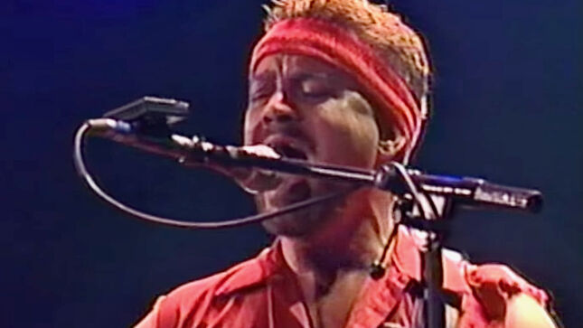 SAMMY HAGAR Shares More Rare Video From VAN HALEN's 1995 Balance Tour - "It's So Heavy And Could Be One Of My Deepest Lyrics Ever"