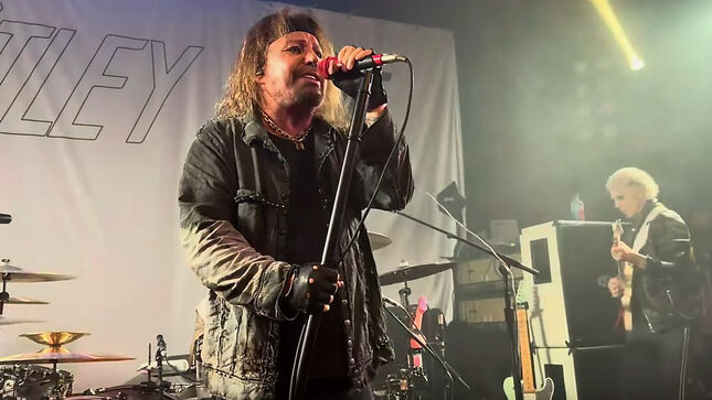 Former MÖTLEY CRÜE A&R Exec TOM ZUTAUT Chats With Fans Before Troubadour Concert; Video