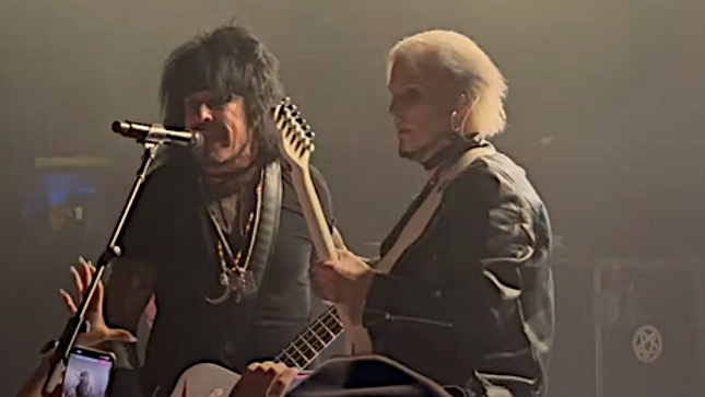 MÖTLEY CRÜE Bassist NIKKI SIXX On Replacing MICK MARS With JOHN 5 - "Doing The Right Thing Isn't Always Fun, With Fans Believing We Did Something We Didn't Do"