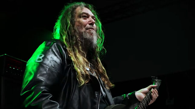 MAX CAVALERA's Favorite Riffs, Episode 10: SOULFLY's "Filth Upon Filth"; Video