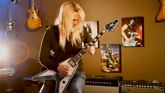 JUDAS PRIEST's RICHIE FAULKNER Performs ELEGANT WEAPONS' "Blind Leading The Blind" For EMGtv; Video  