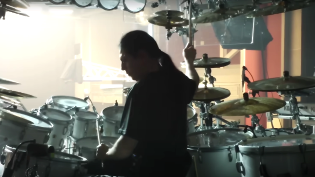 MIKE MANGINI Posts Cover Of RUSH Classic "Xanadu" From DREAM THEATER Tour Soundcheck (Video) 