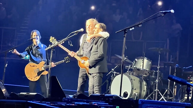 PAUL MCCARTNEY And RINGO STARR Reunite To Perform BEATLES Classics In London; THE ROLLING STONES' RONNIE WOOD Makes Guest Appearance; Video