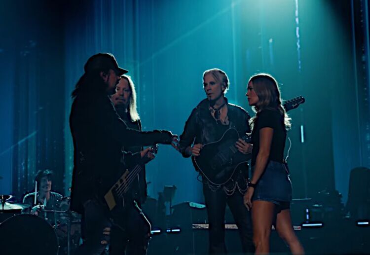 MÖTLEY CRÜE Shares Behind-The-Scenes Footage From American Idol Season Finale Rehearsals Featuring CARRIE UNDERWOOD