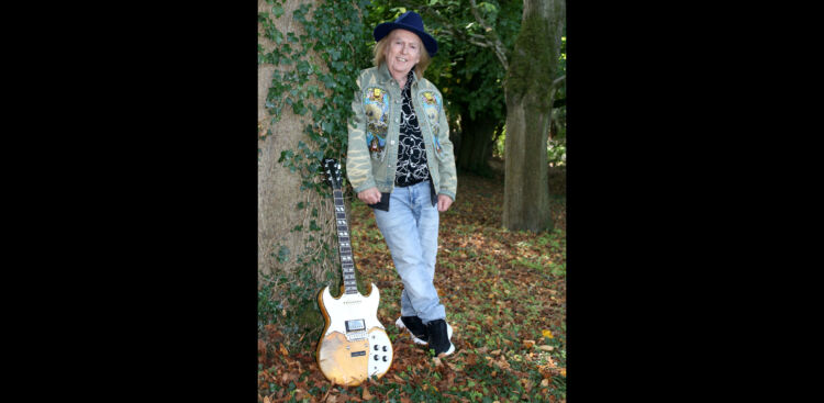 SLADE Guitarist DAVE HILL To Release Debut Solo Album In October